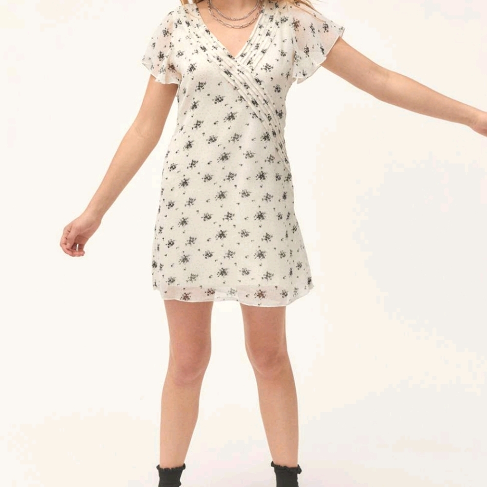 NWT Urban Outfitters V-neck Rosalee Flutter-Sleeve